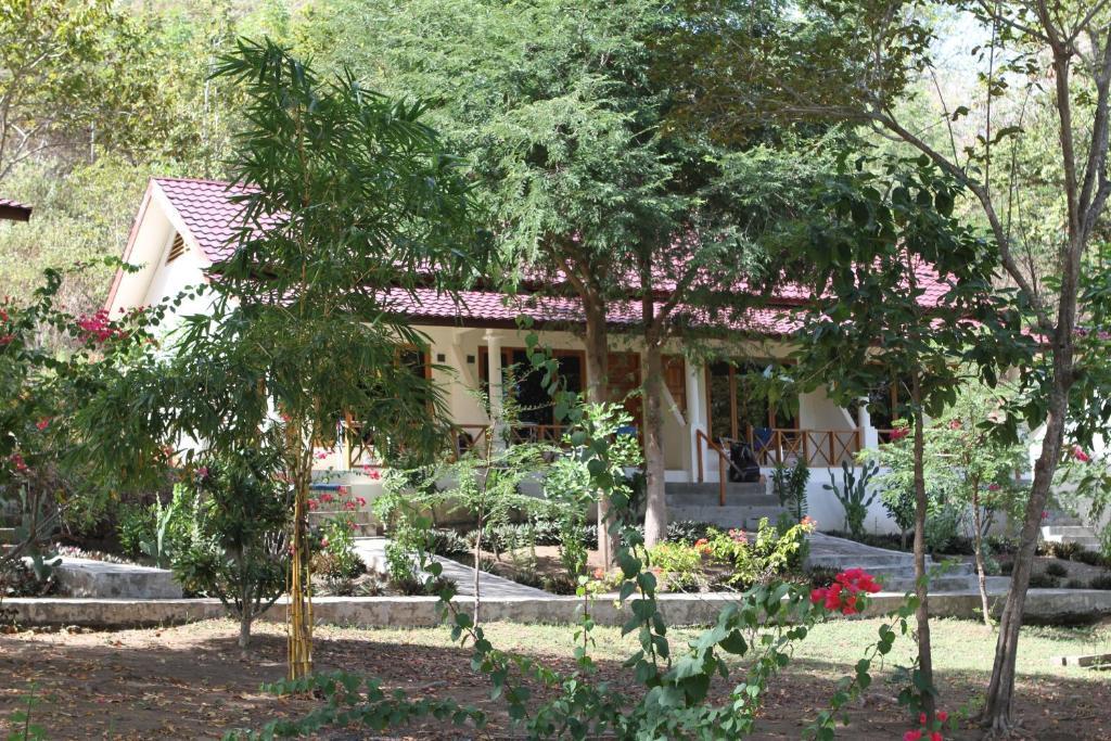 Waecicu Beach Inn Лабуан-Бахо Номер фото
